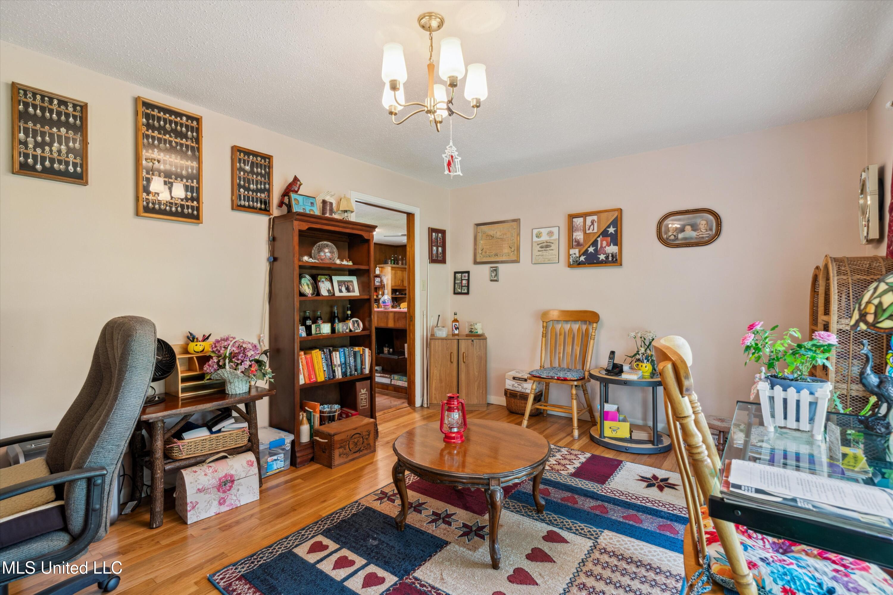 4701 S Old Highway 7 South