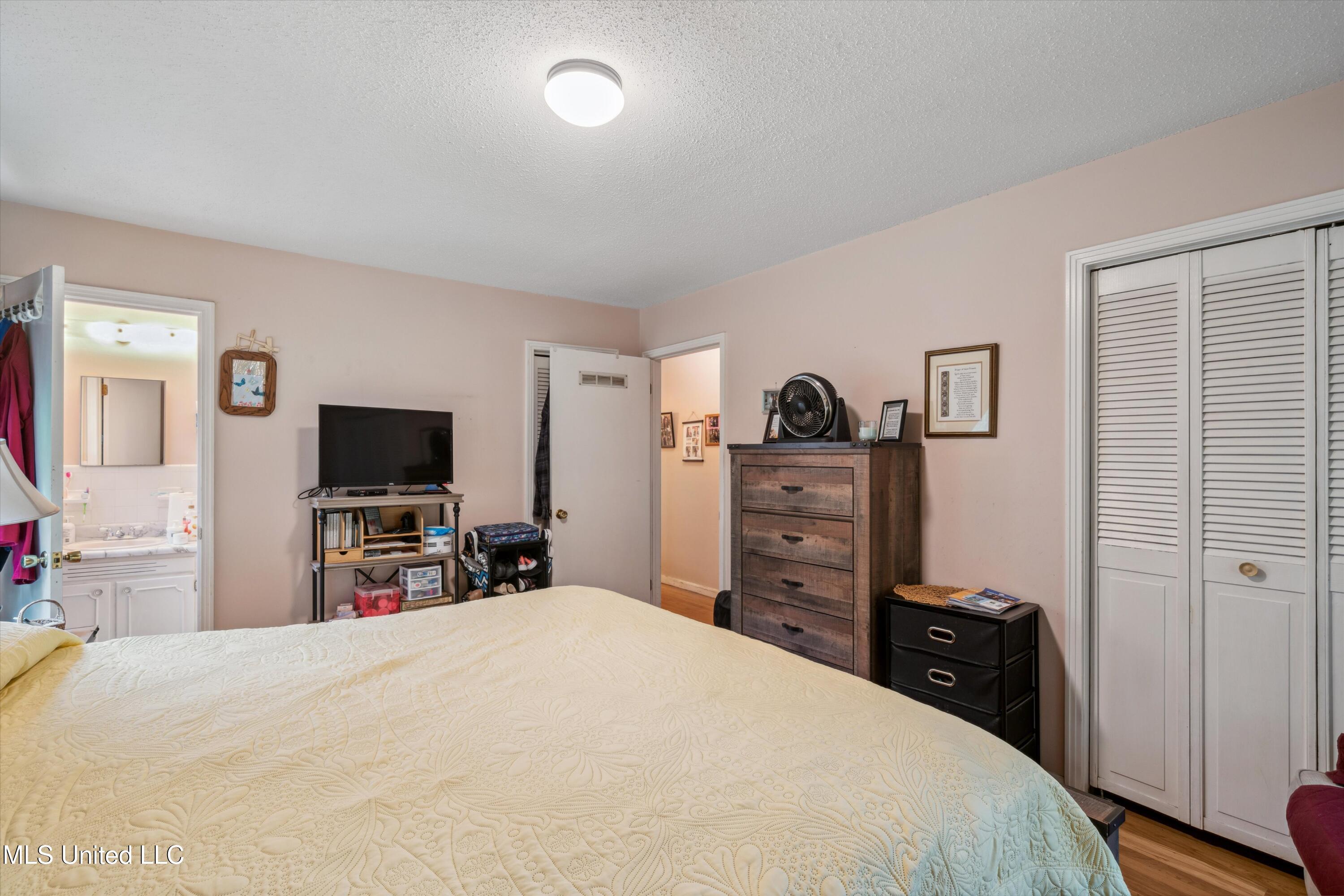 4701 S Old Highway 7 South