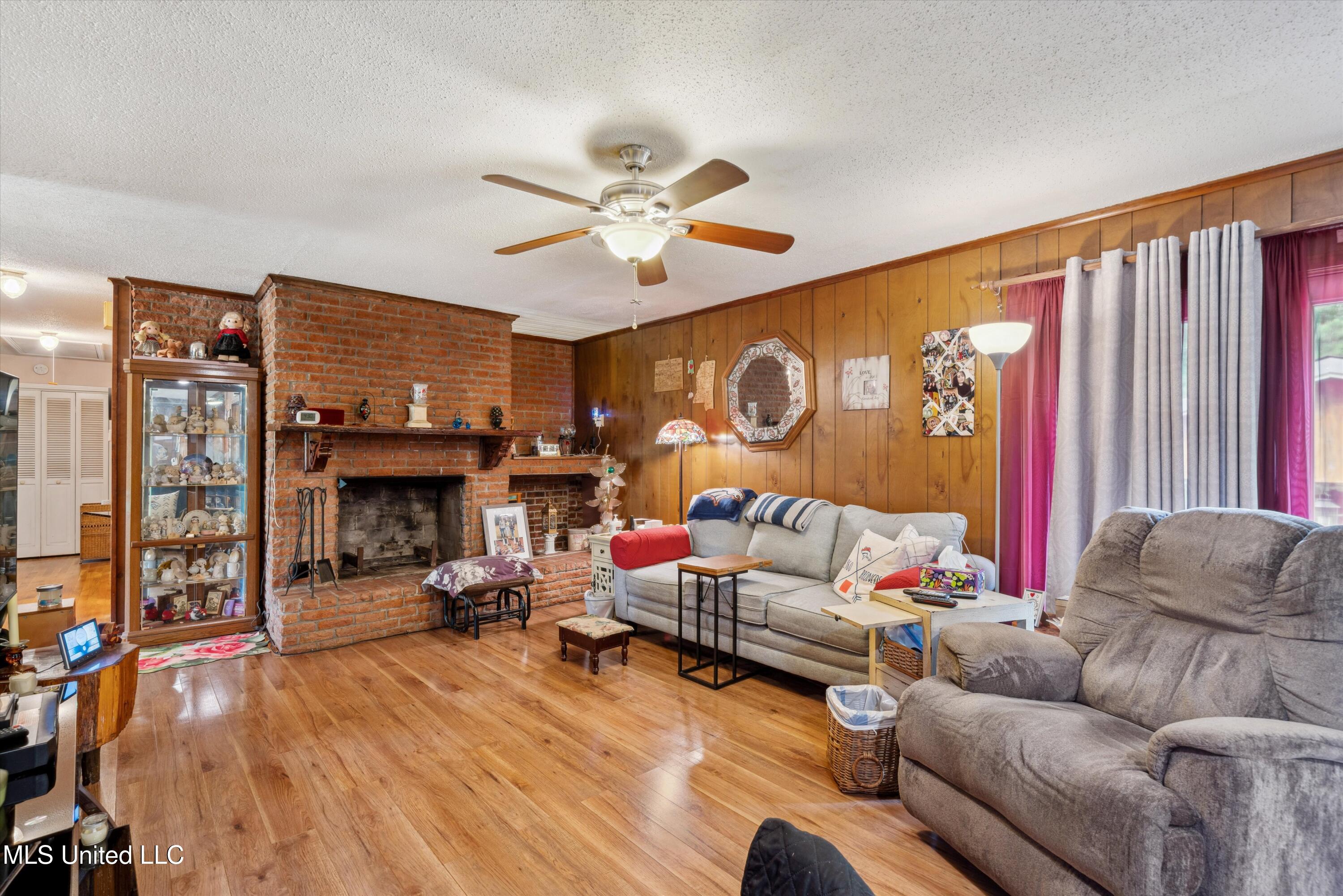 4701 S Old Highway 7 South