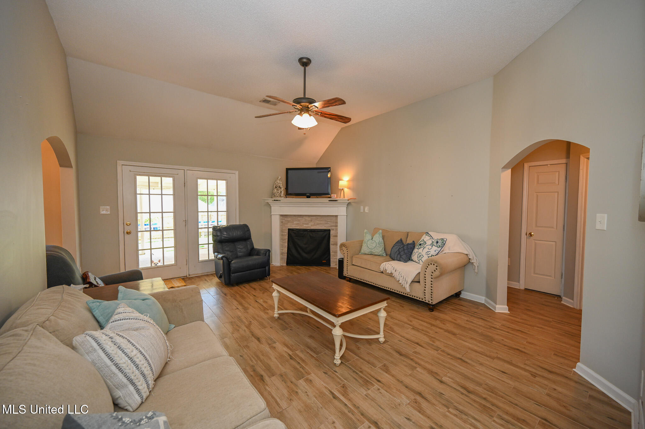 1367 N Pendulum Drive