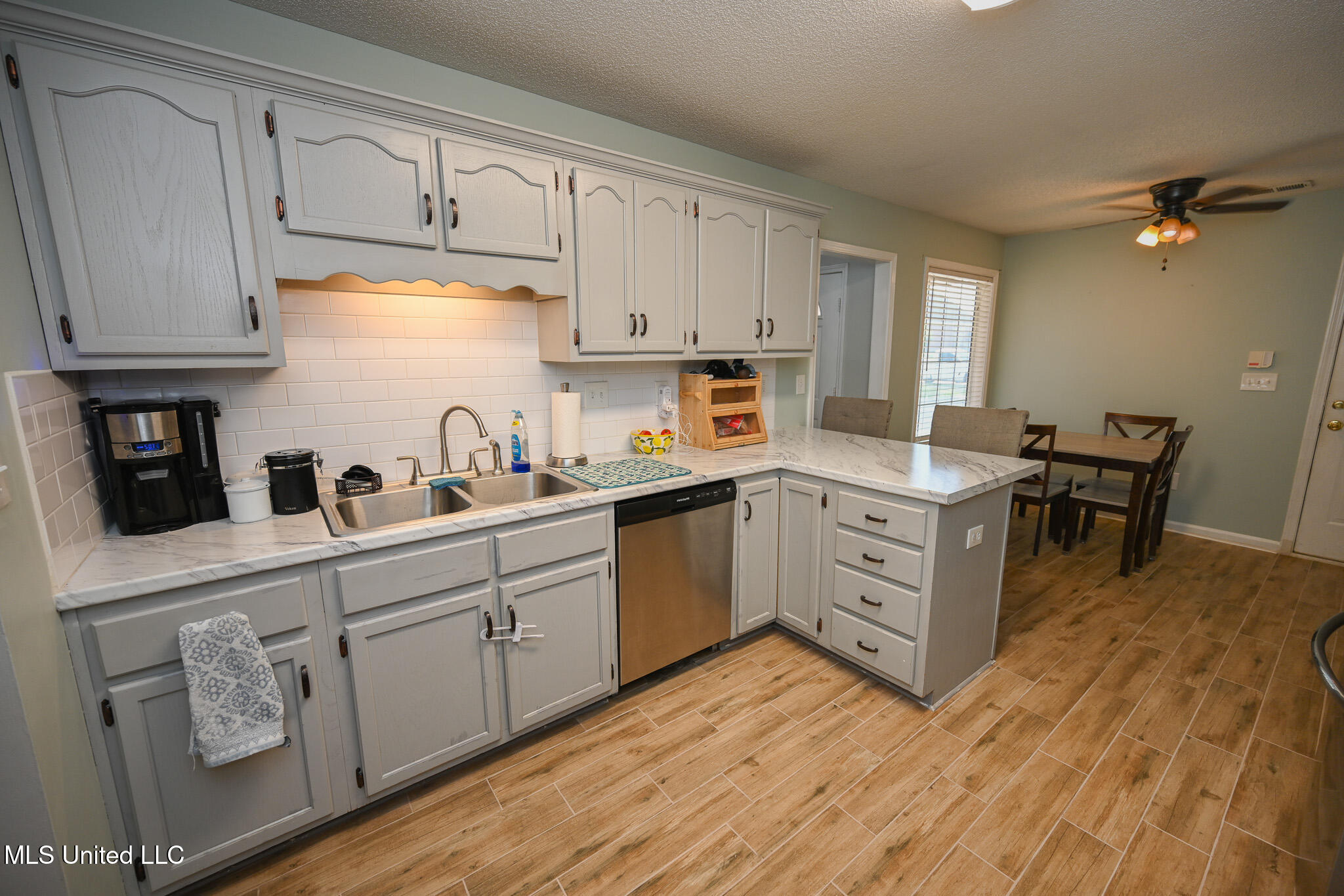 1367 N Pendulum Drive