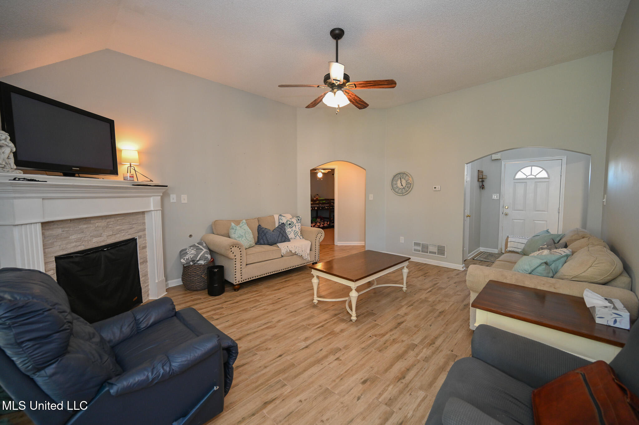 1367 N Pendulum Drive