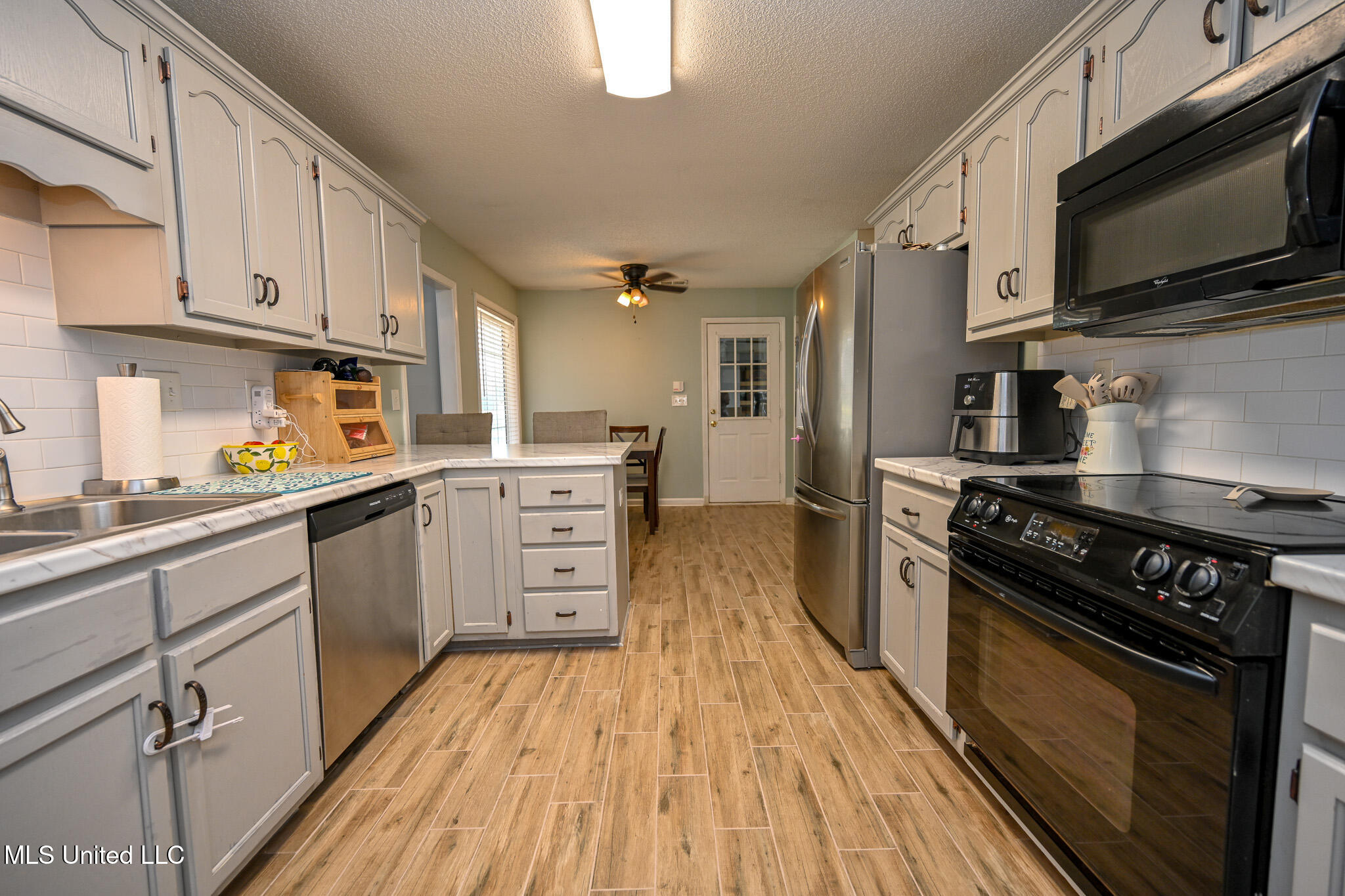 1367 N Pendulum Drive