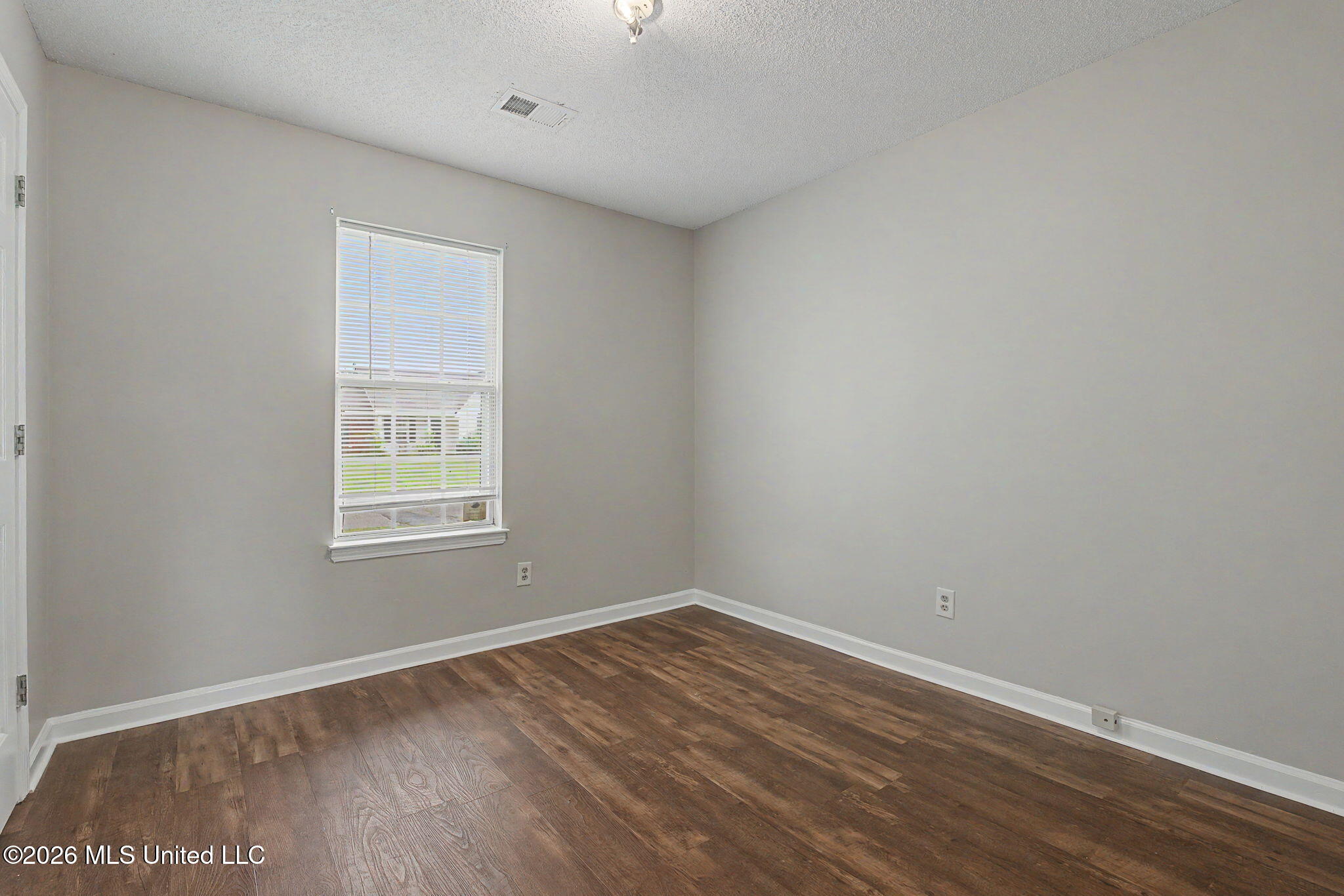 2561 Winwood Cove