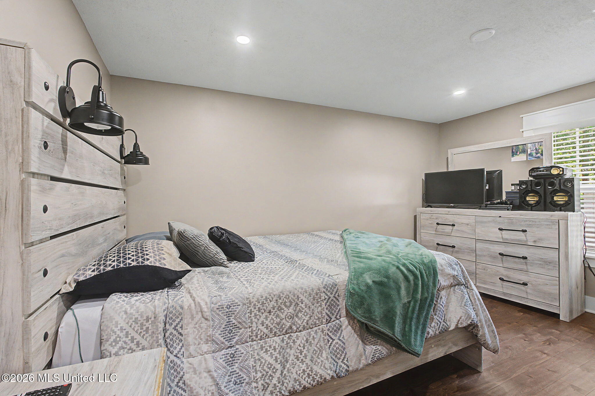 369 Meadow View Circle