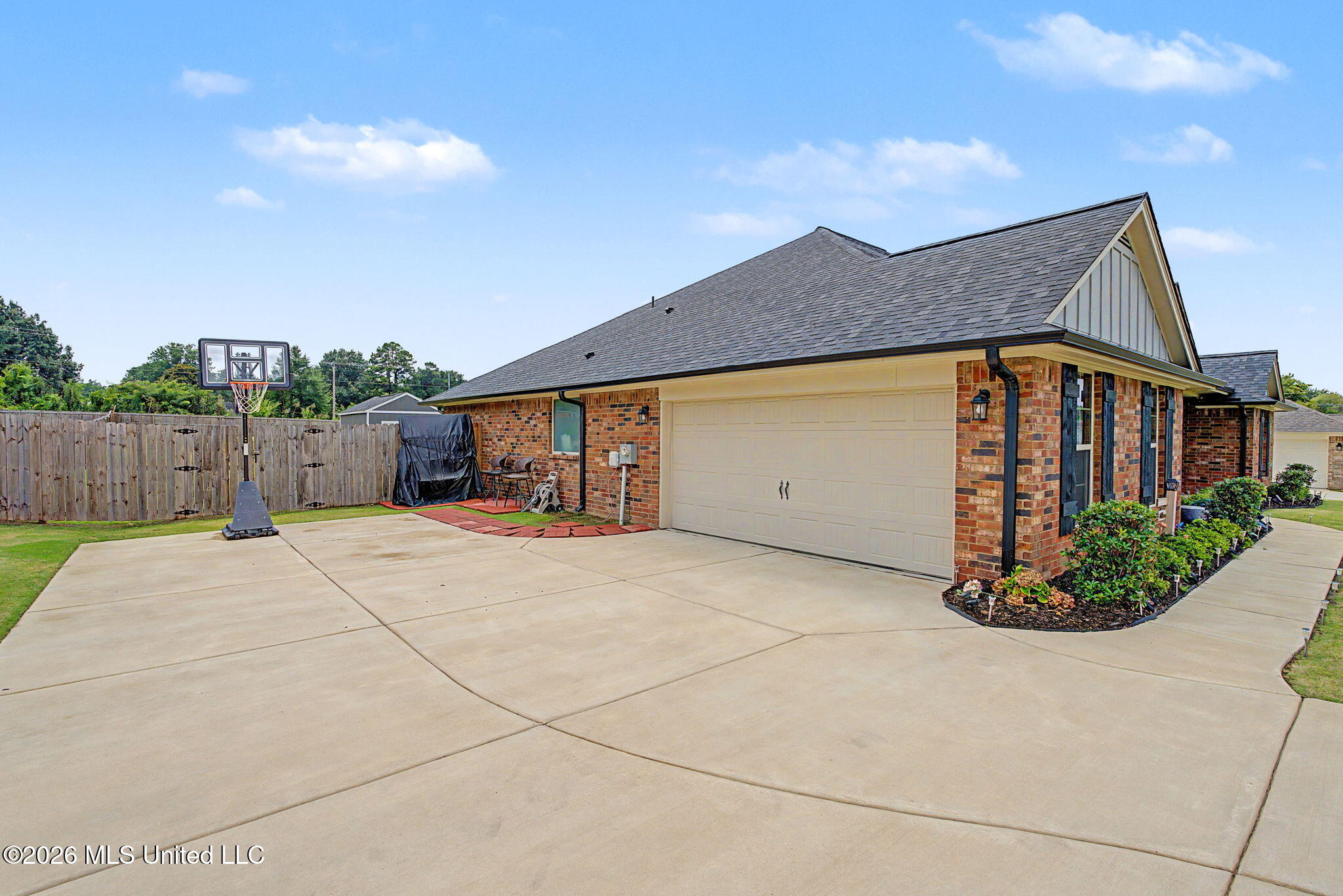 5933 Grove Lane