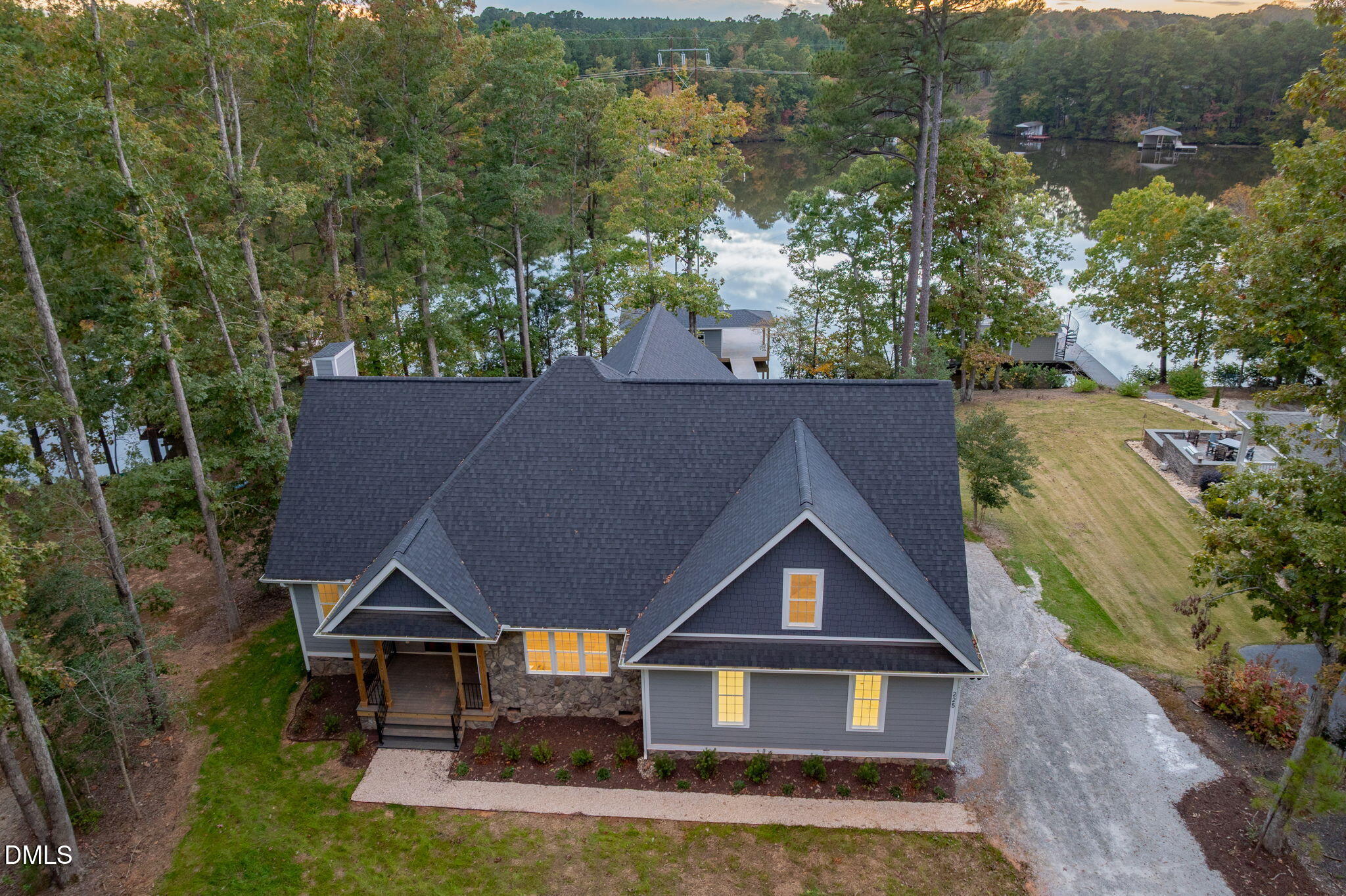 225 Roanoke Bend