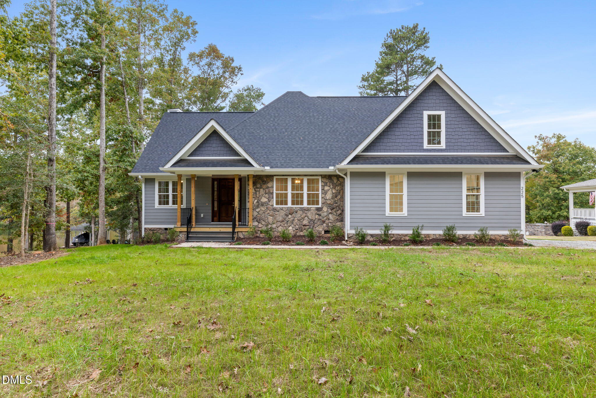 225 Roanoke Bend