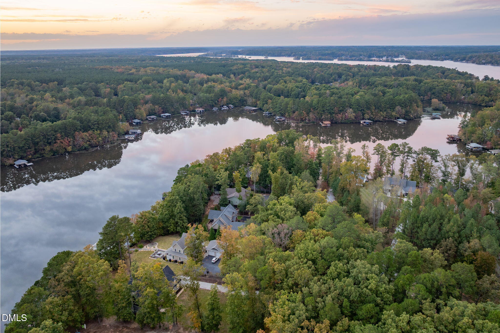 225 Roanoke Bend