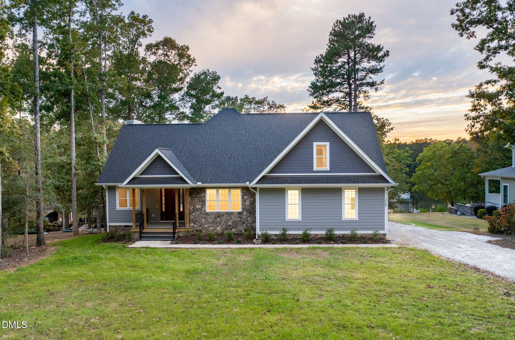 225 Roanoke Bend