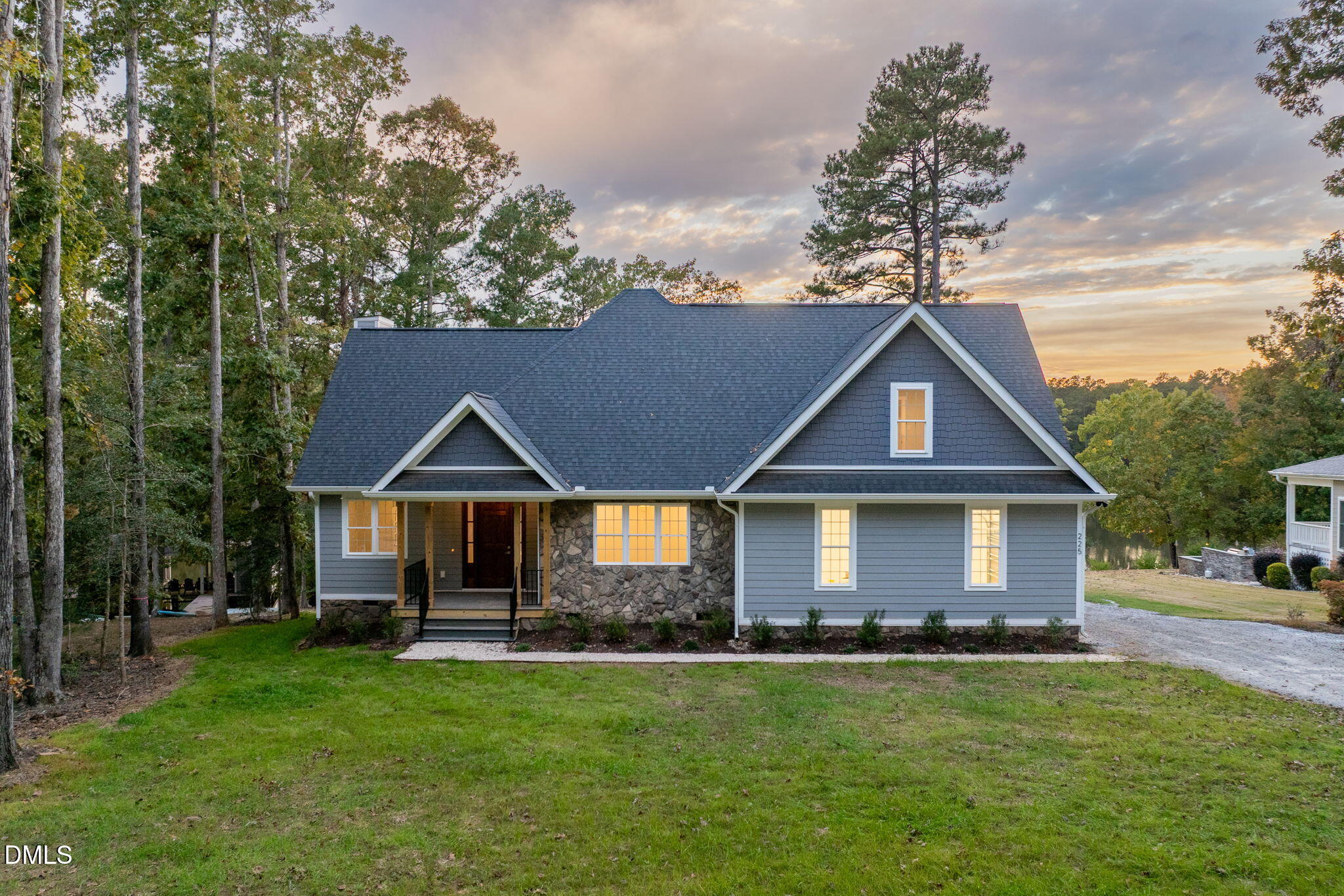 225 Roanoke Bend