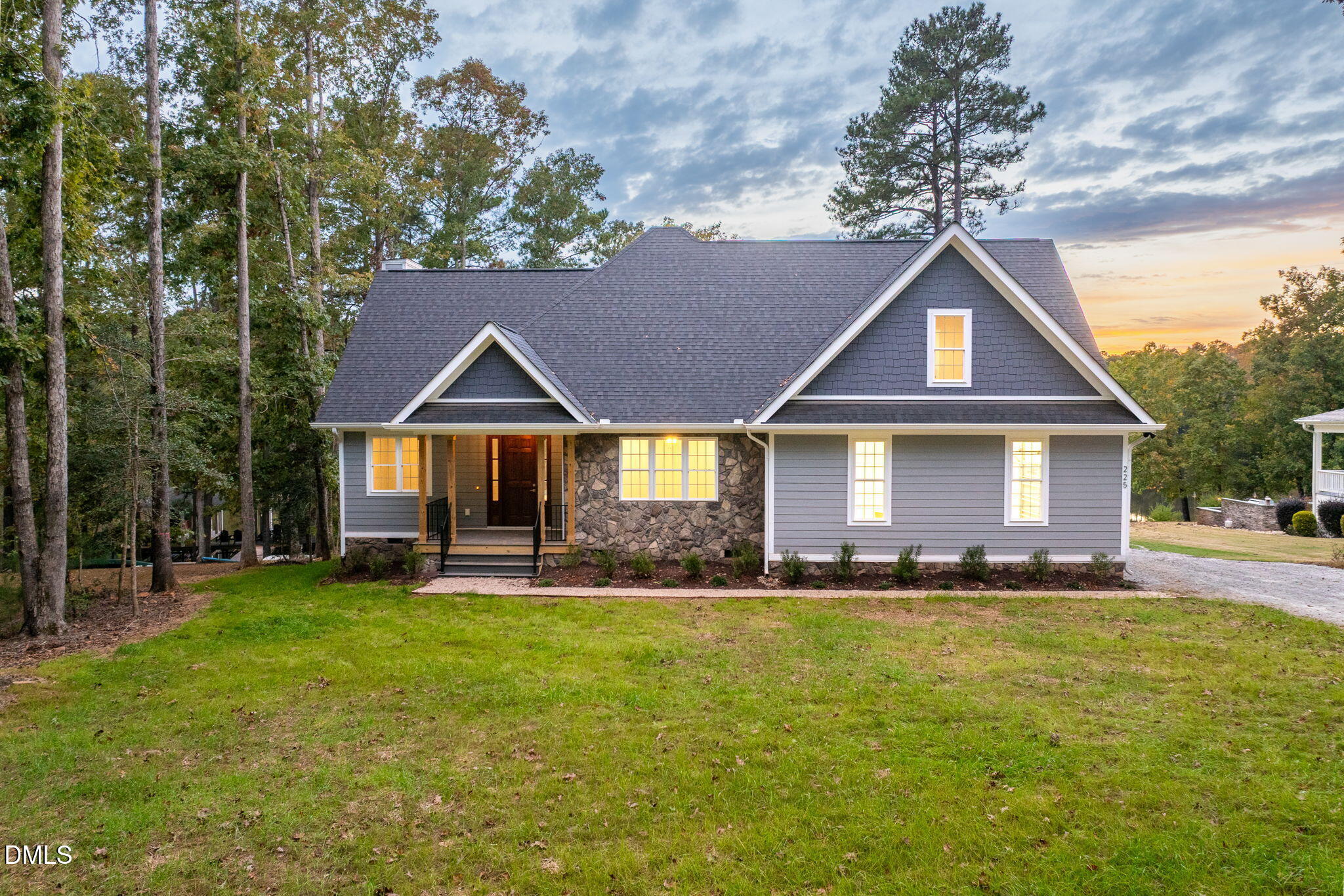225 Roanoke Bend