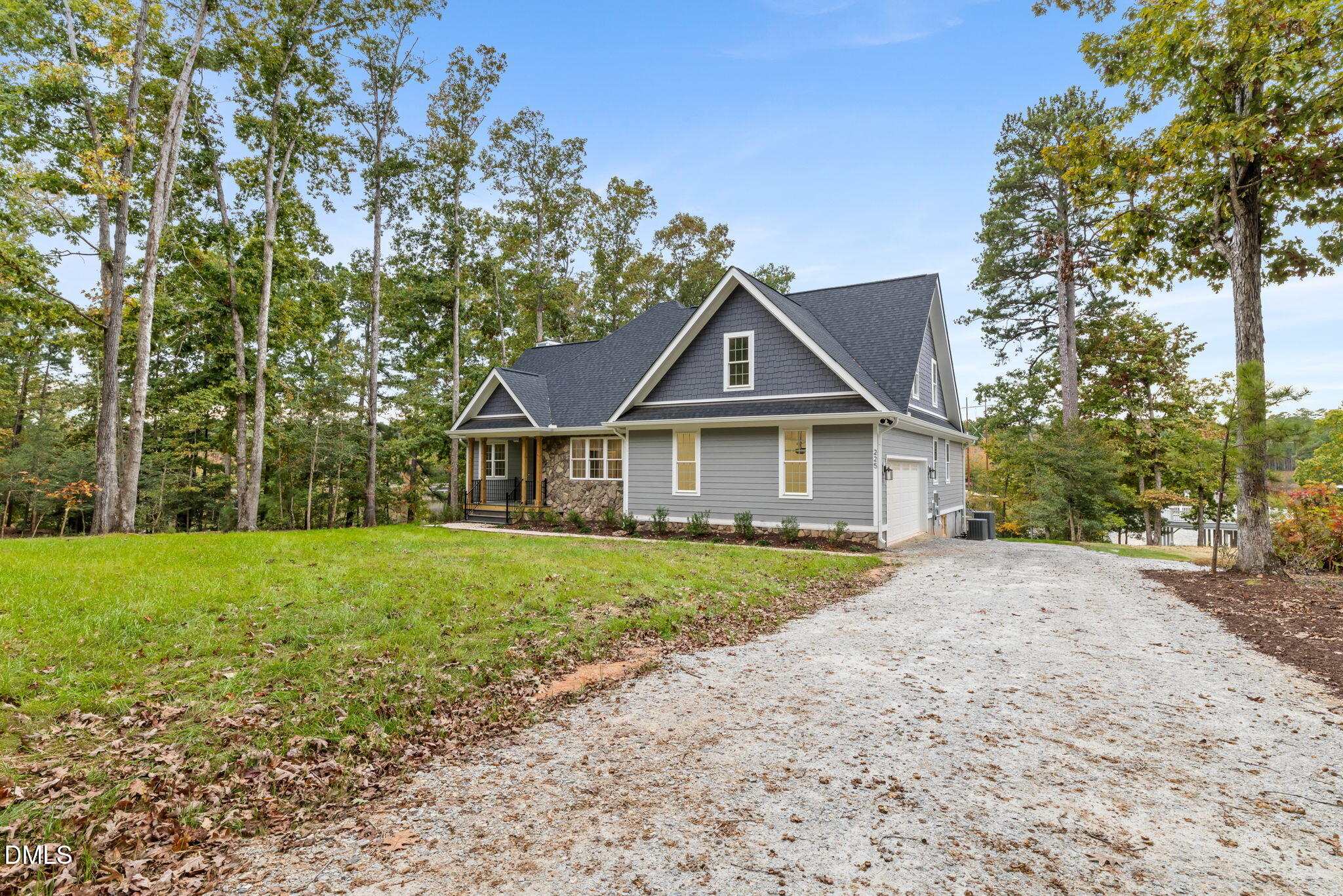 225 Roanoke Bend
