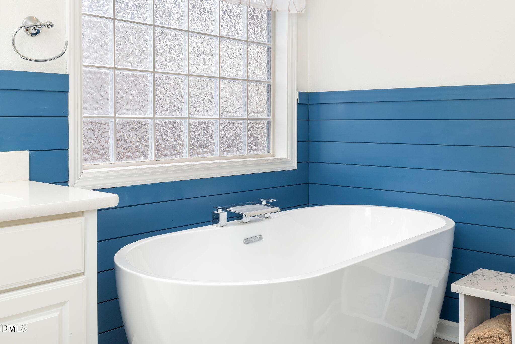 845 Lees Point Drive