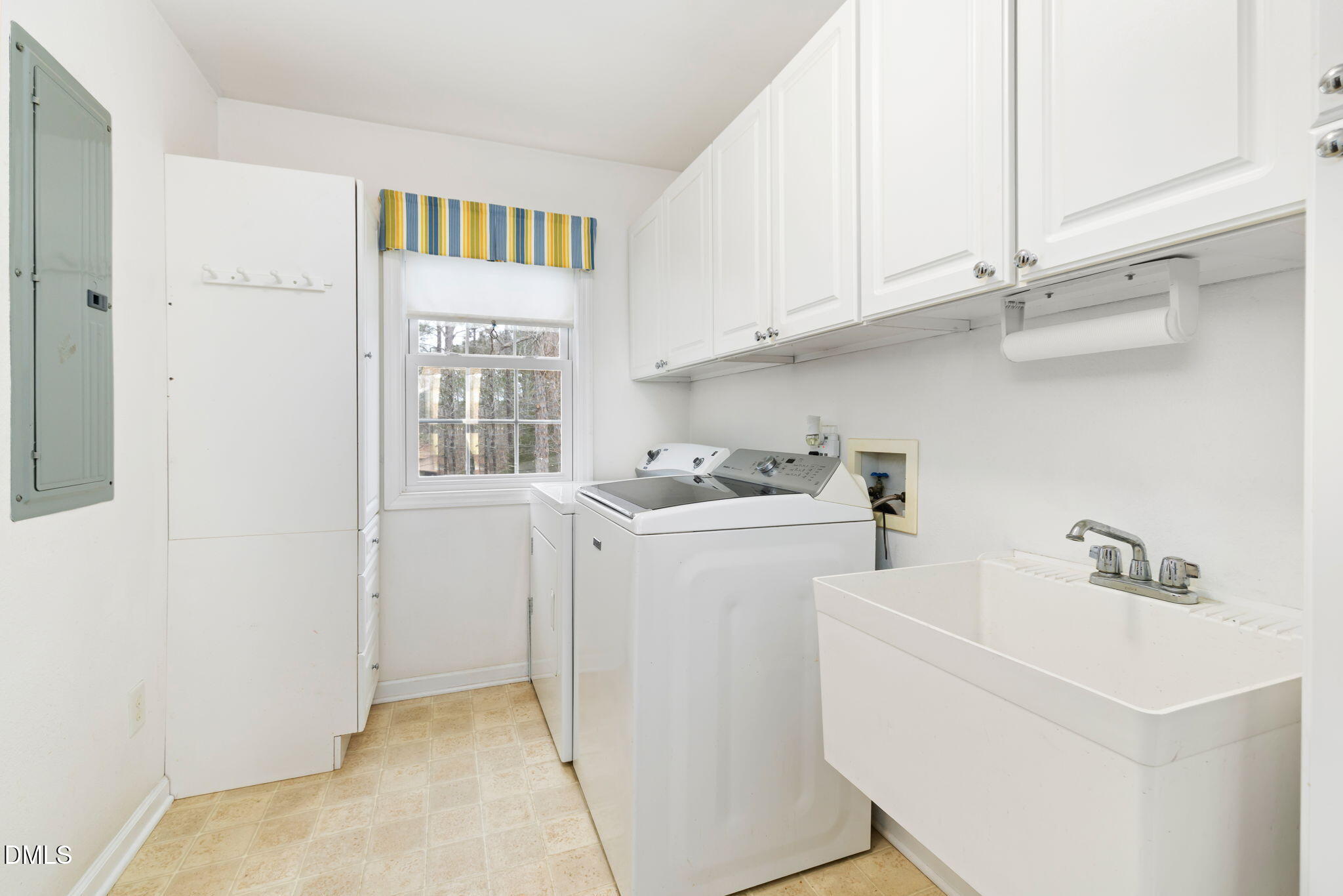 845 Lees Point Drive