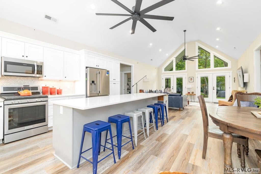 212 River Forest Dr