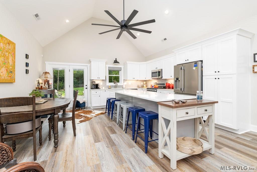 212 River Forest Dr