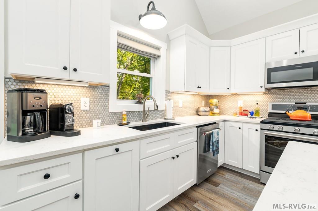 212 River Forest Dr