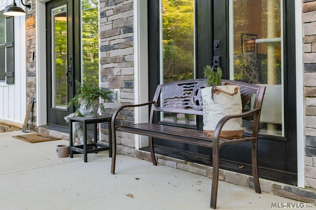 212 River Forest Dr
