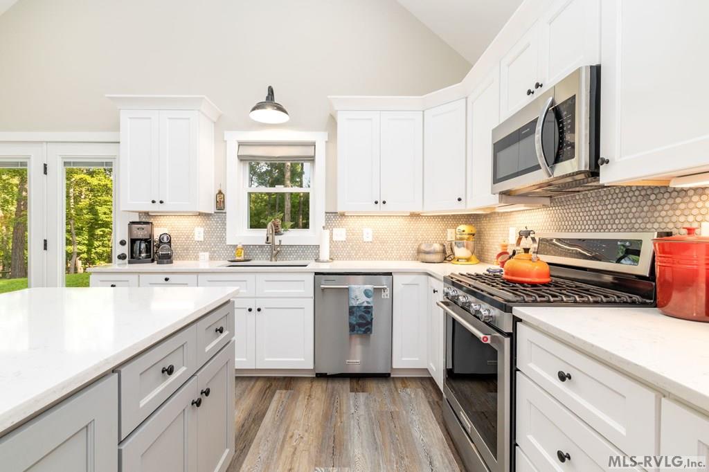 212 River Forest Dr