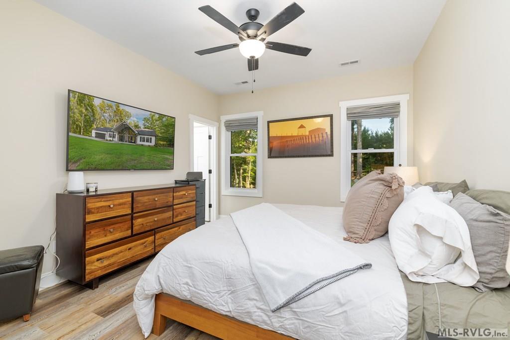 212 River Forest Dr
