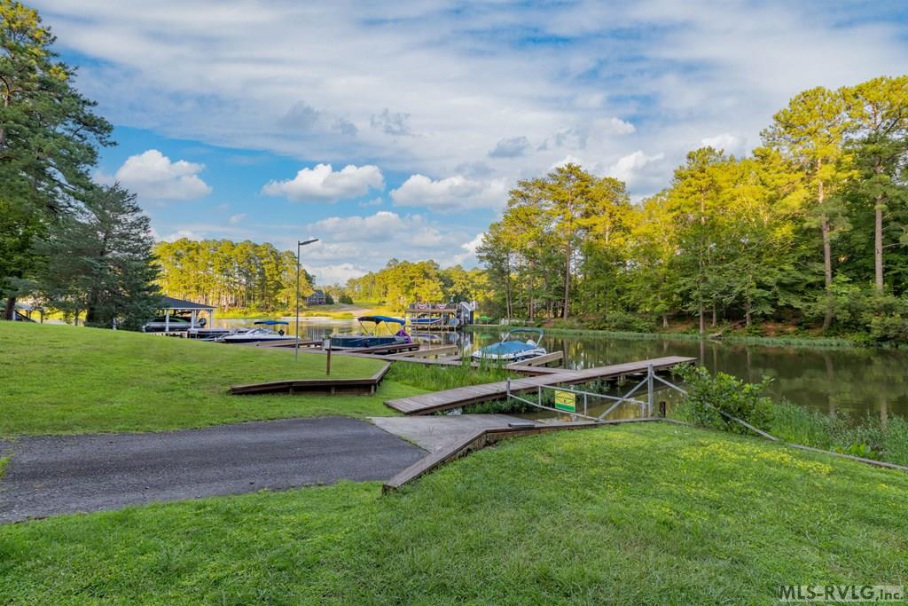 212 River Forest Dr