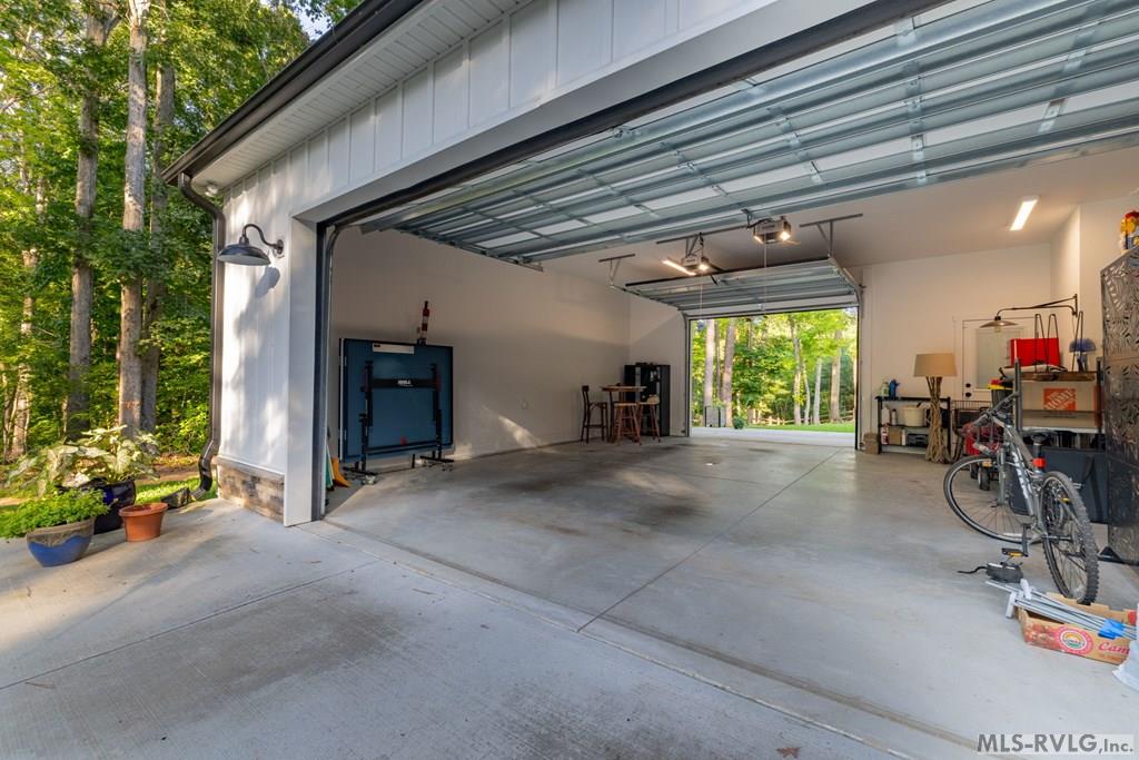 212 River Forest Dr