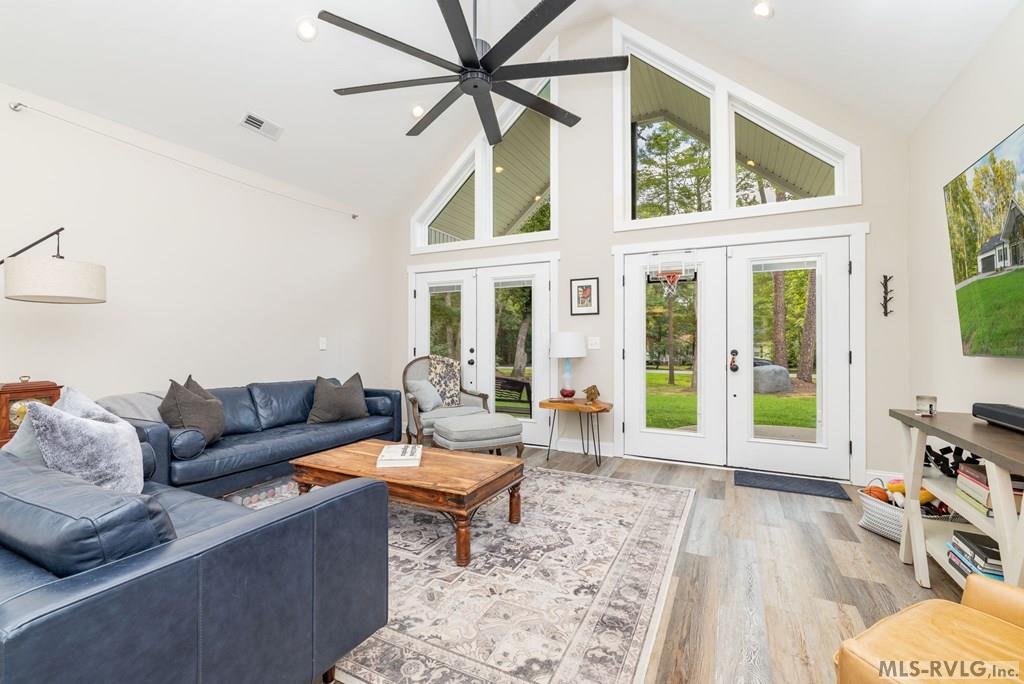 212 River Forest Dr