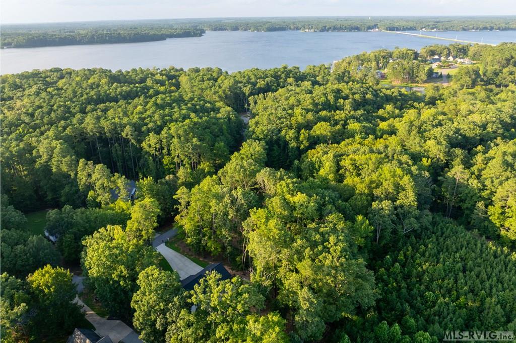 212 River Forest Dr