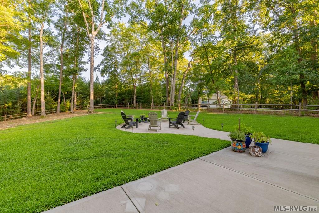 212 River Forest Dr