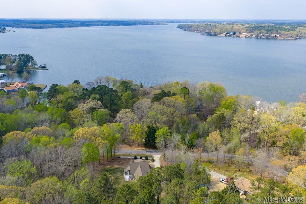 323 River Forest Dr.