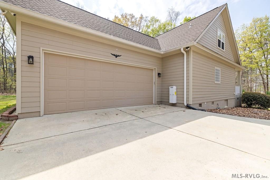 323 River Forest Dr.