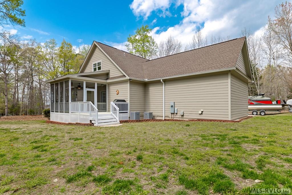 323 River Forest Dr.