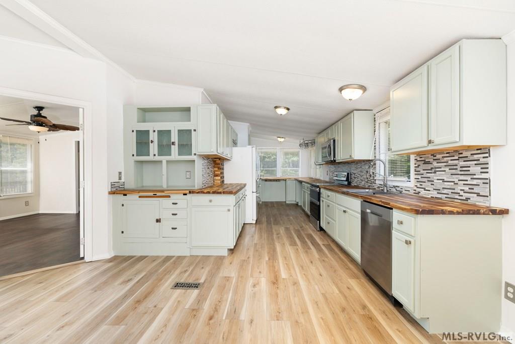 120 Sunset Hollow Ln.