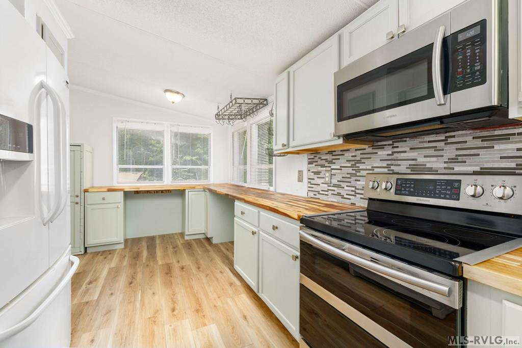 120 Sunset Hollow Ln.