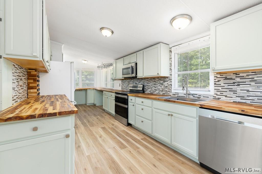 120 Sunset Hollow Ln.