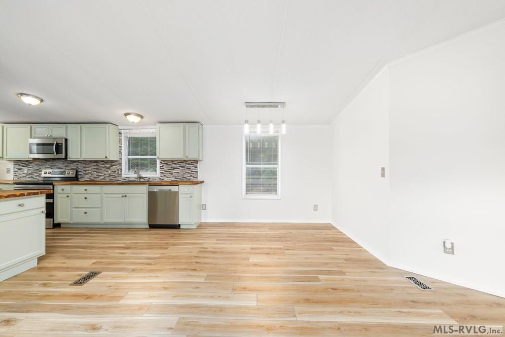 120 Sunset Hollow Ln.