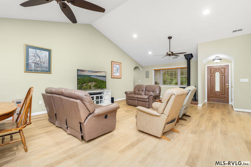 137 Jamestown Ln.