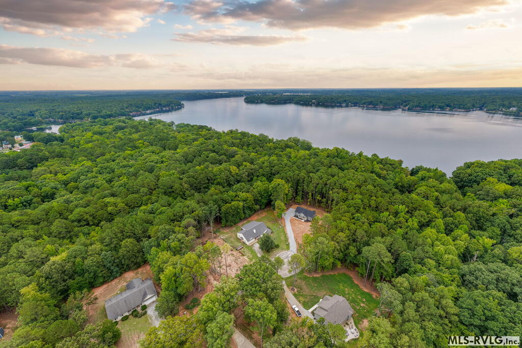 137 Jamestown Ln.