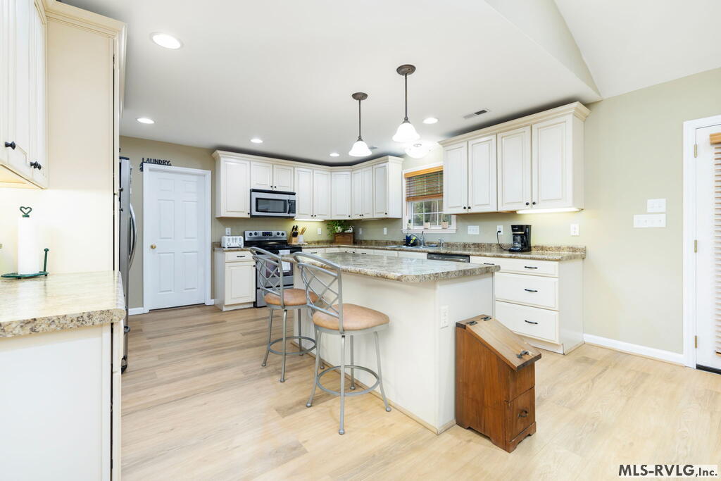 137 Jamestown Ln.