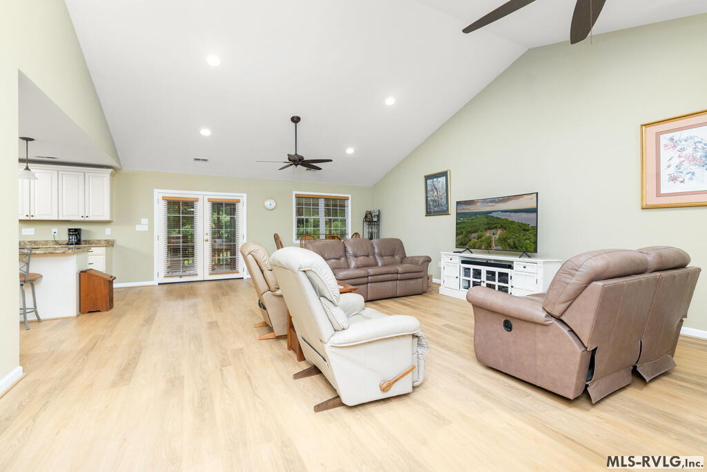 137 Jamestown Ln.