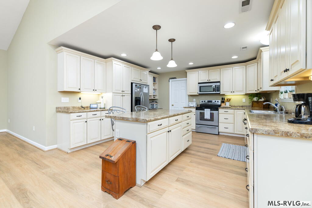 137 Jamestown Ln.