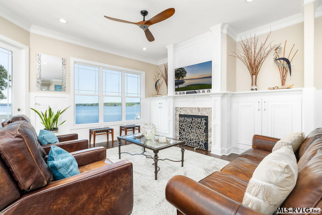 111 Coveside Ct.