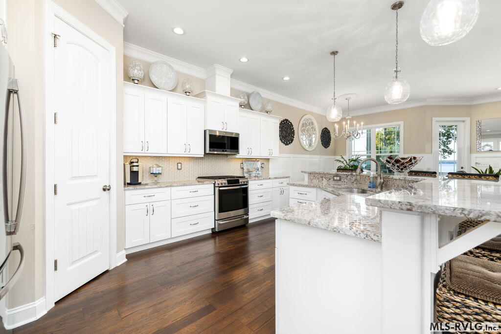 111 Coveside Ct.