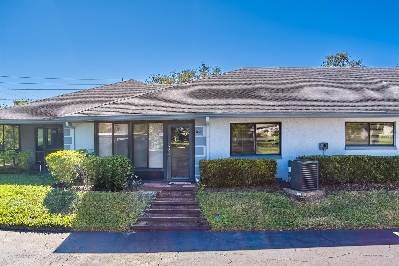 2725 COUNTRYSIDE BLVD #102