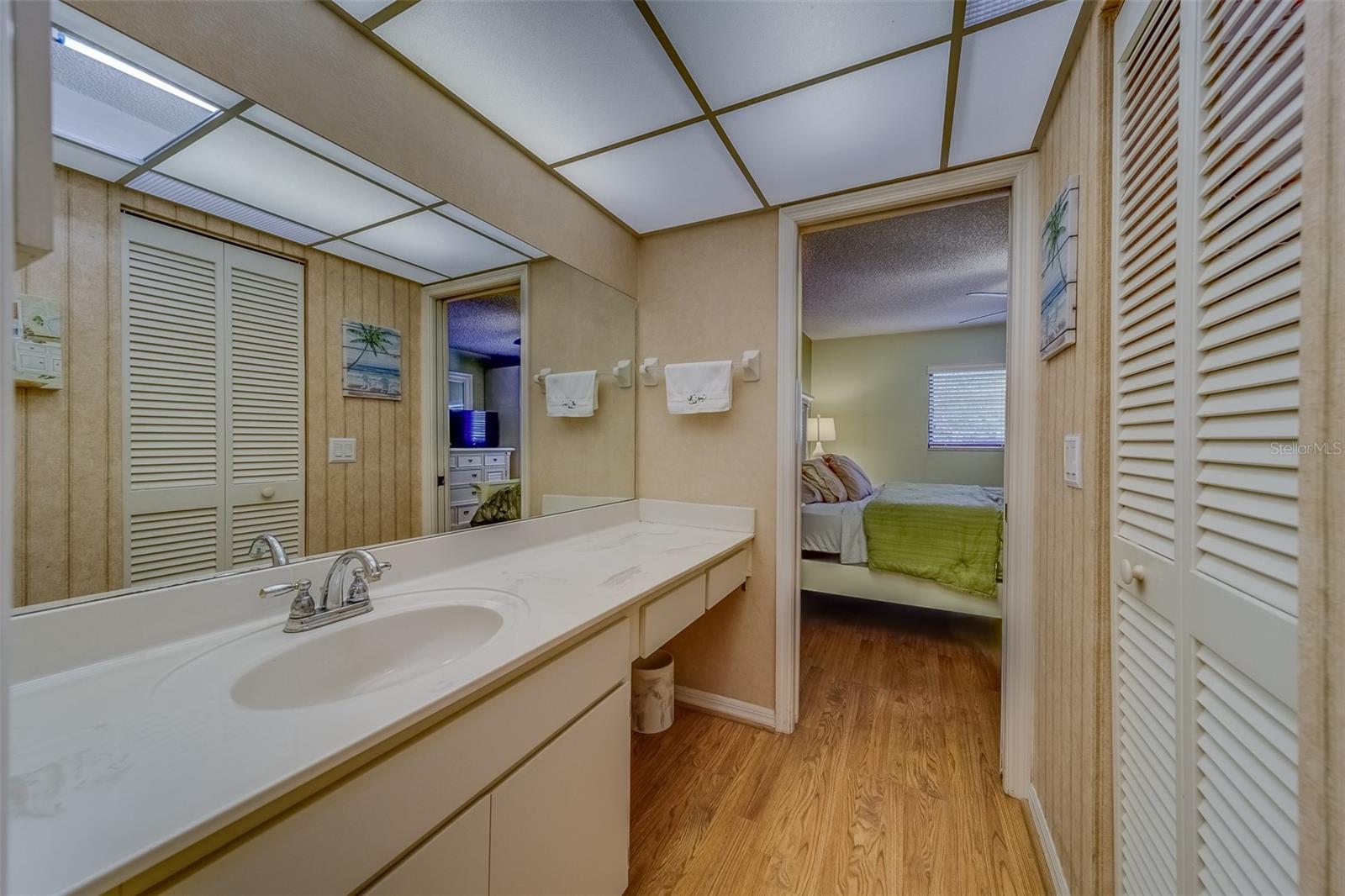 2725 COUNTRYSIDE BLVD #102