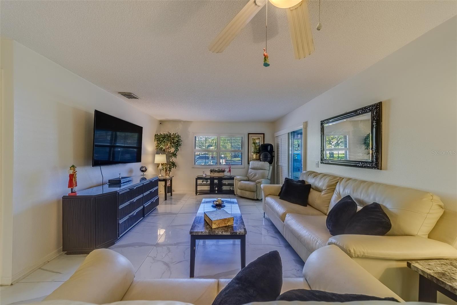 2725 COUNTRYSIDE BLVD #102