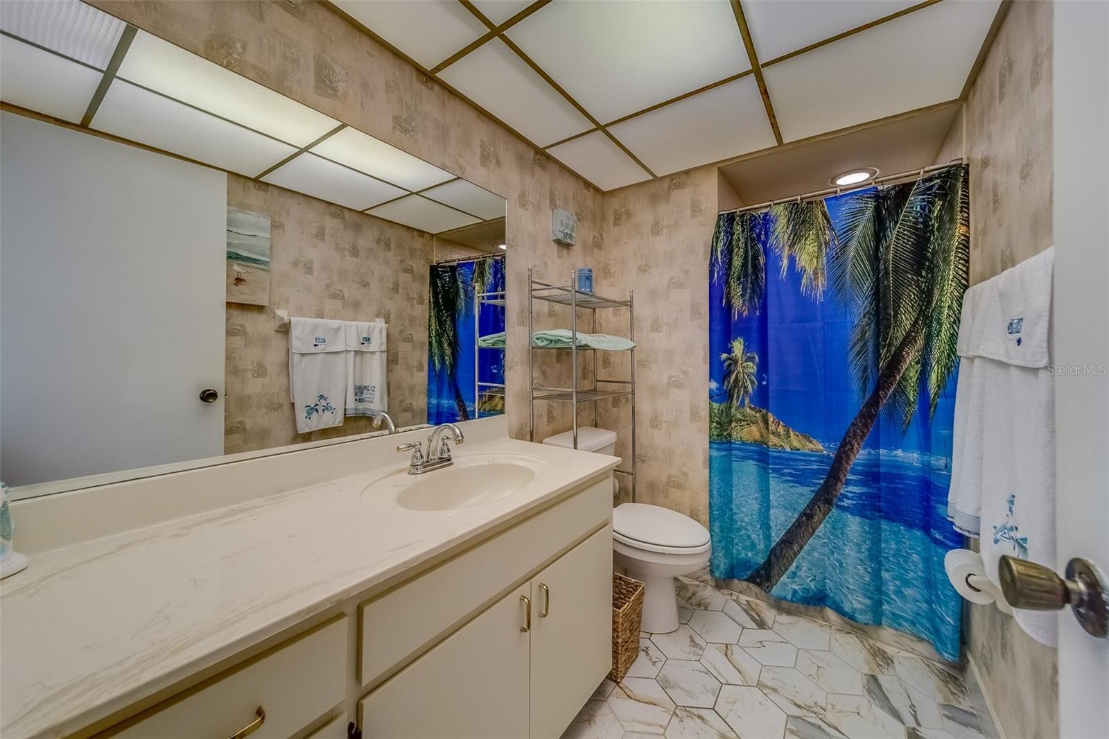 2725 COUNTRYSIDE BLVD #102