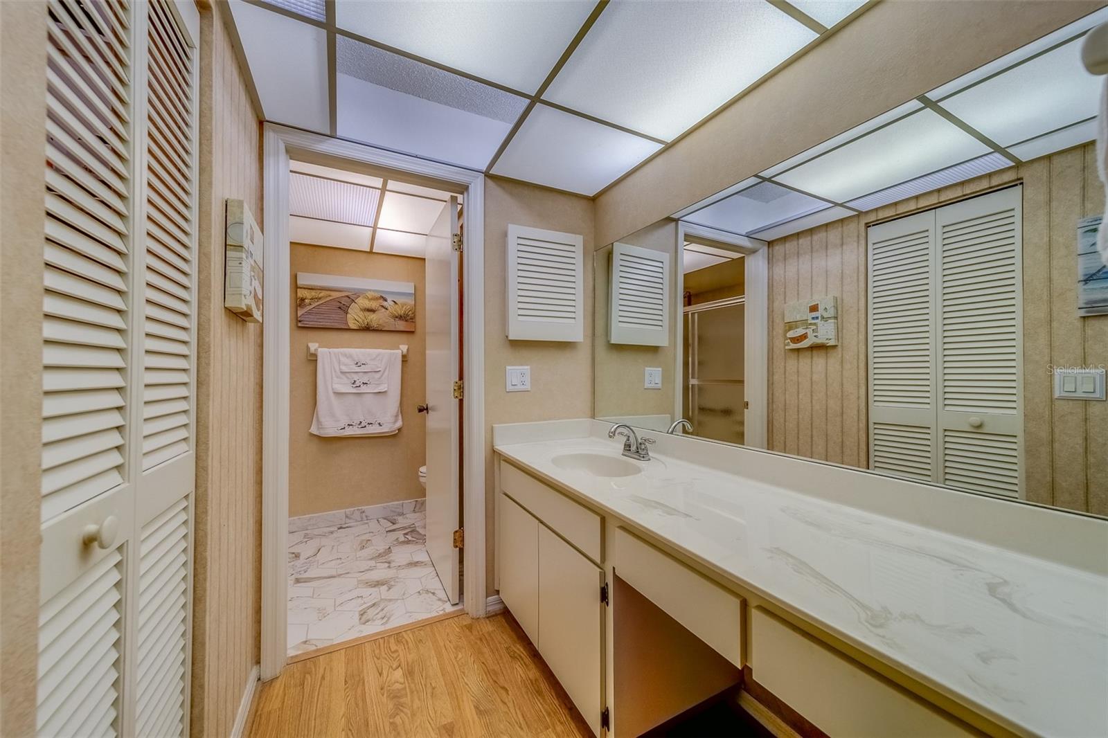 2725 COUNTRYSIDE BLVD #102