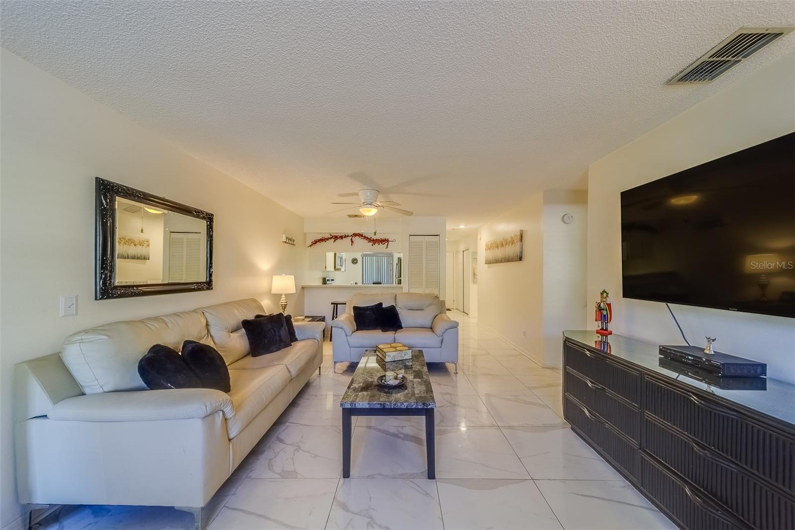 2725 COUNTRYSIDE BLVD #102